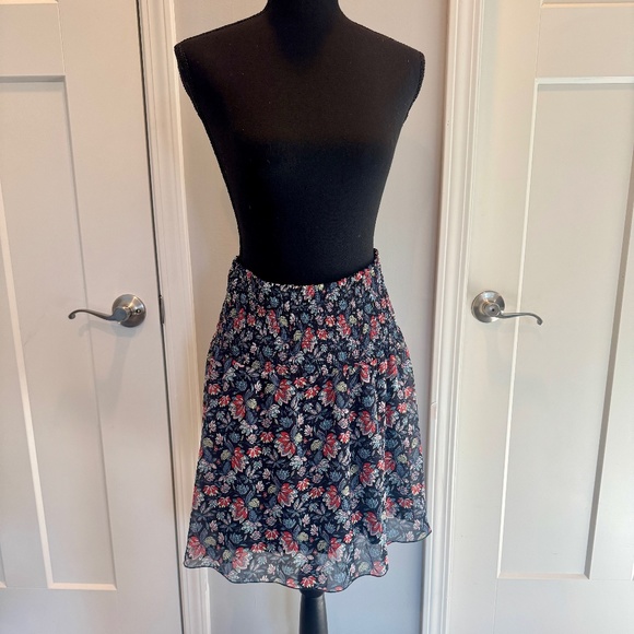 cabi Flirt Skirt, #5184, EUC, M, Navy with Floral print, Mini skirt - Picture 6 of 9